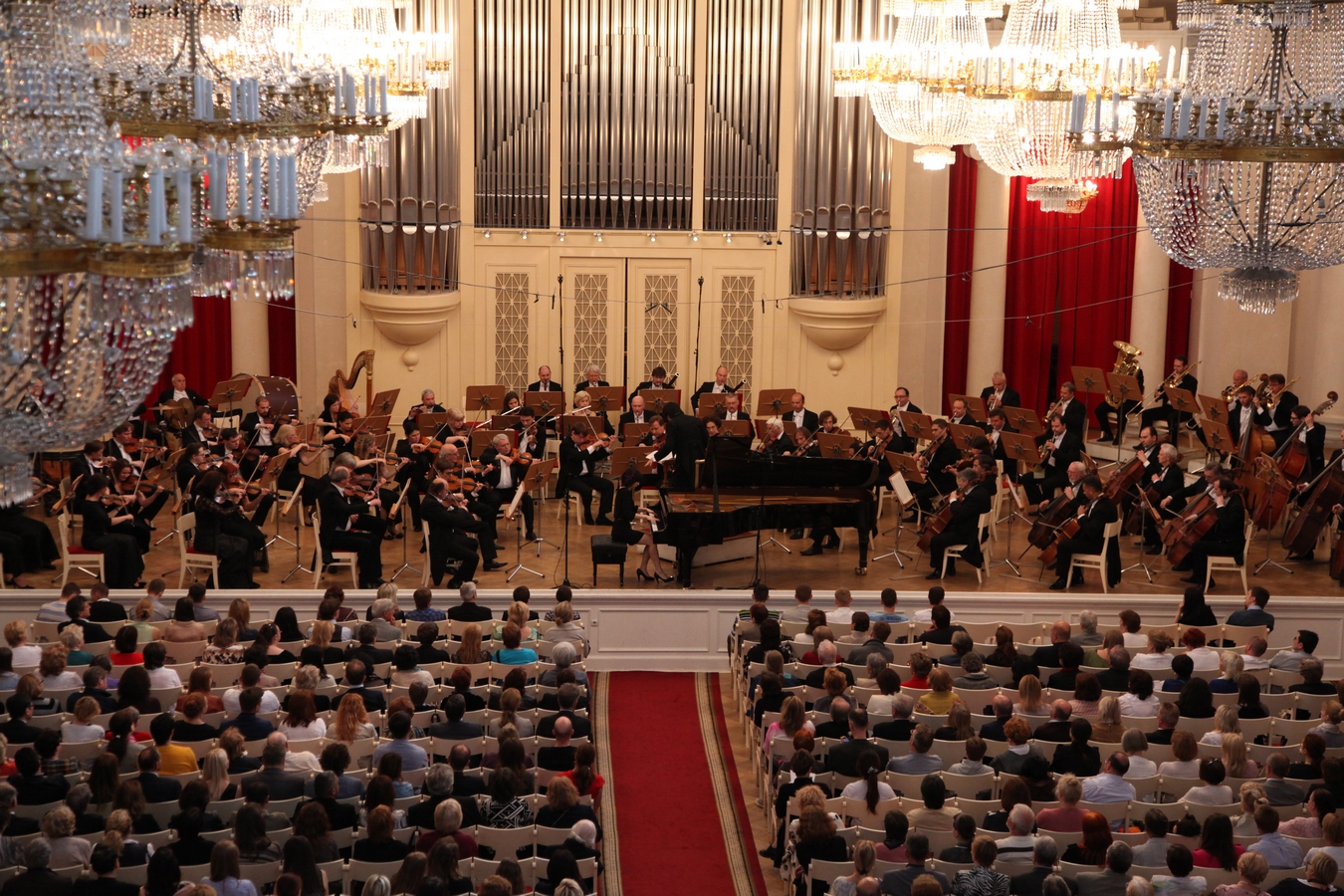 Tori Huang (piano, USA) and St. Petersburg Academic Symphony Orchestra
